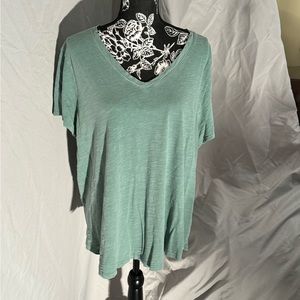 Old Navy green tee